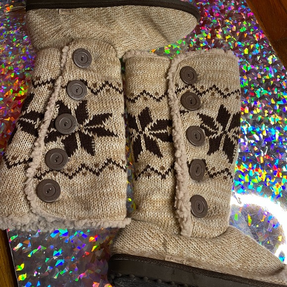 🤎Muk Luks brown button fold over brown boots🤎 - Picture 4 of 13